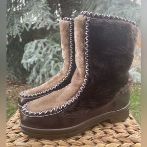 Snowland Two Tone Patchwork Vintage Chunky Fur Furry Boots.  Women USSize 7